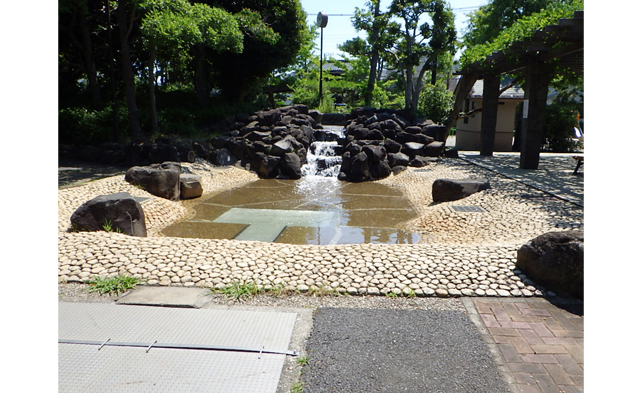 夏のおでかけ案内　～暑い夏はじゃぶじゃぶ池で涼む～特集