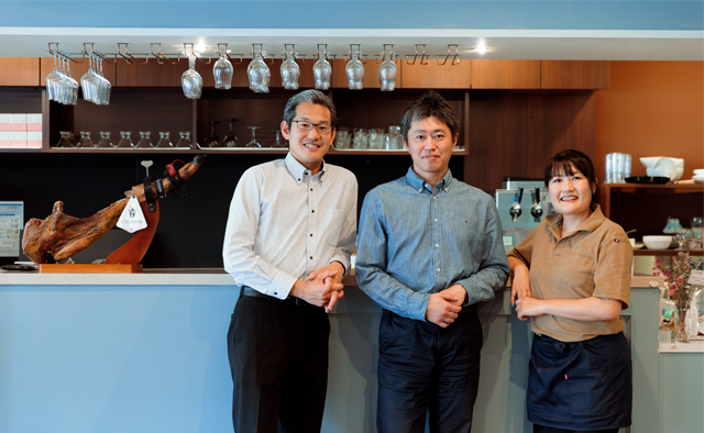 Cellar &amp; Tap Origins Table　久留宮 修司さん　三上 裕さん　 関 美和さん