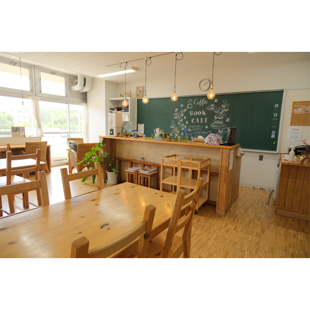 癒しのカフェタイム〈BOOKCAFE わくわくはっぴー本棚〉