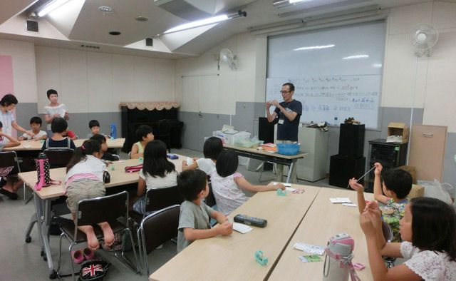 夏休み　作ってあそんで地球をまもろう
いっしょにかんがえようエコのこと