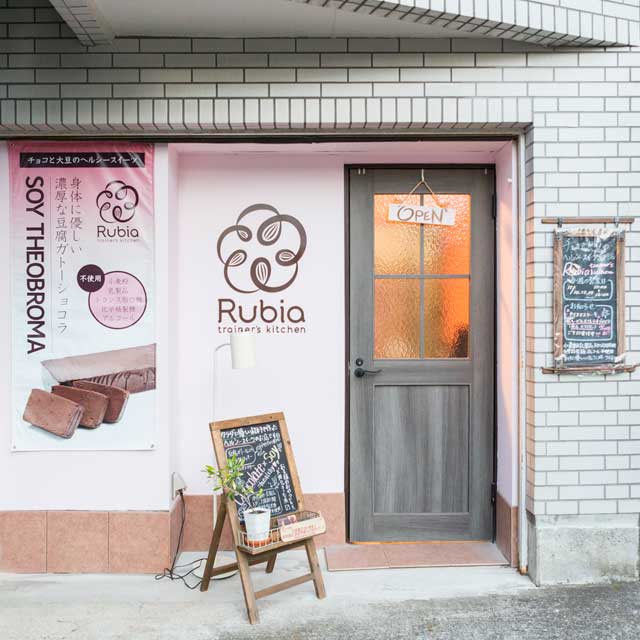 Rubia trainer’s kitchen